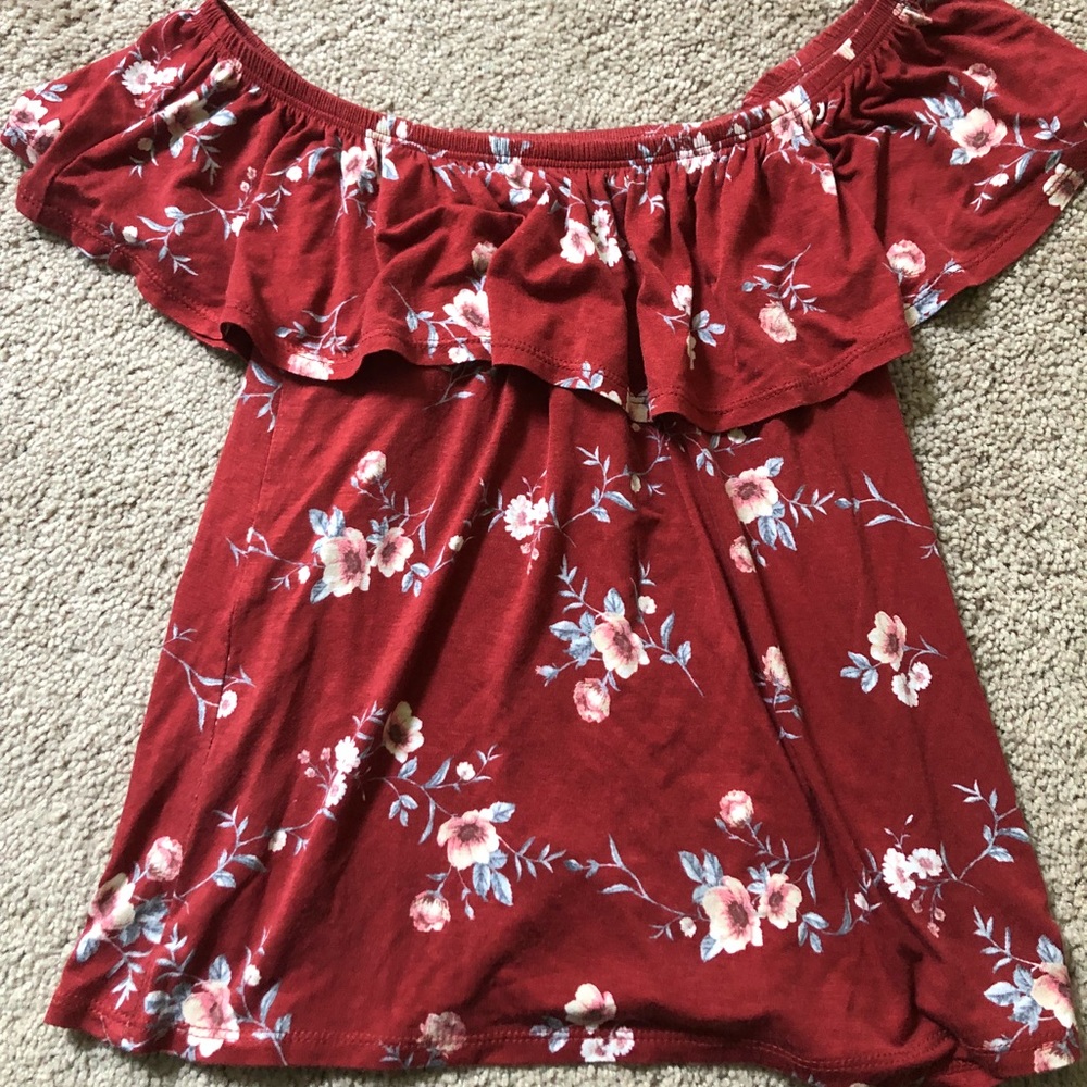 Off the shoulder tee